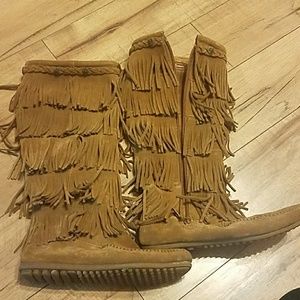 Minnetonka 5 layer fringe boots
